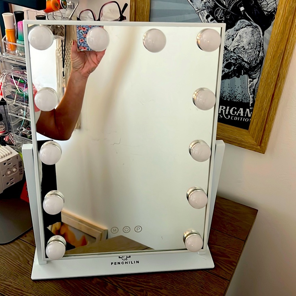 Fenchilin 3 level make up lighted Mirror!